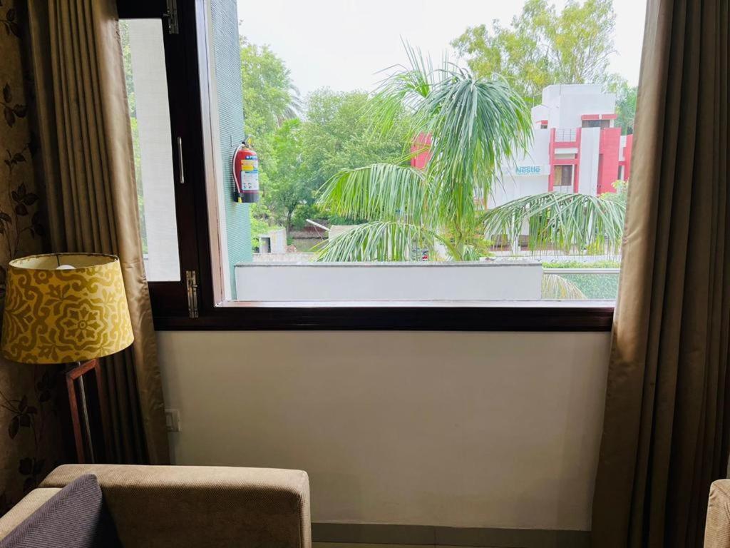 Hotel Whistling Greens Moga Экстерьер фото