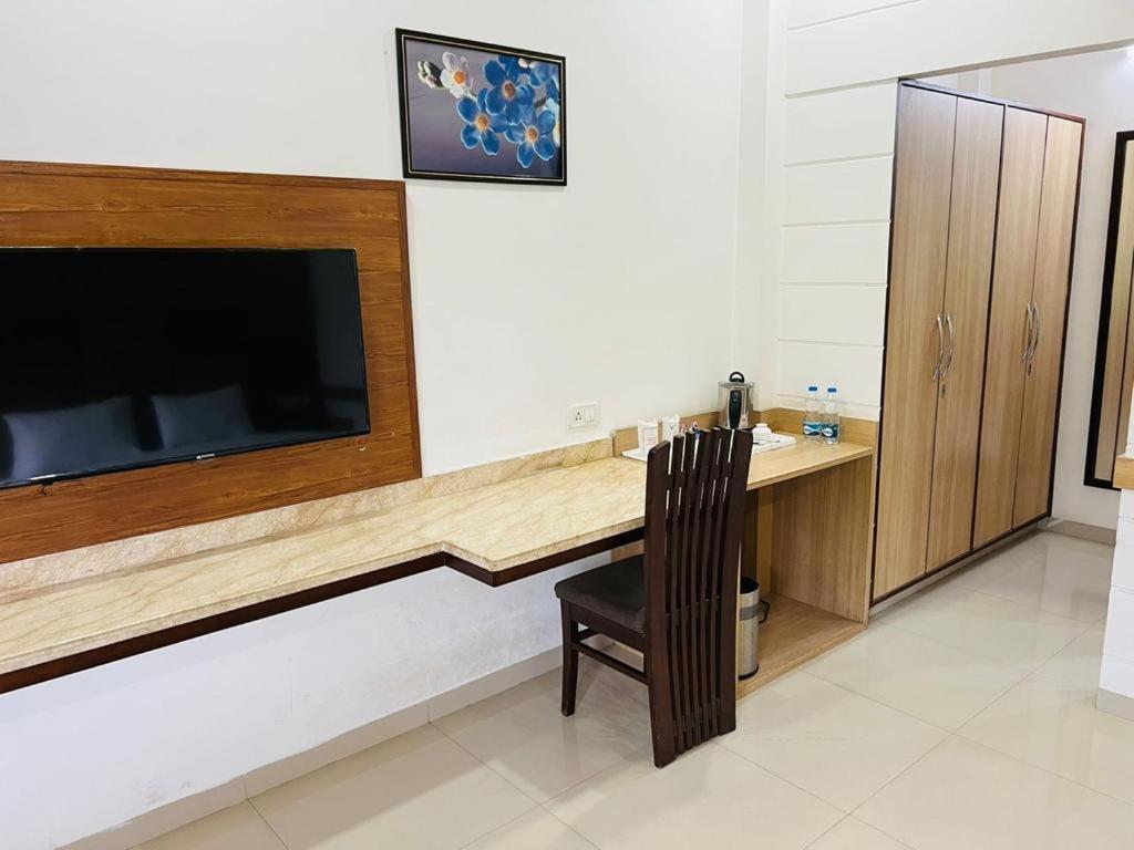 Hotel Whistling Greens Moga Экстерьер фото