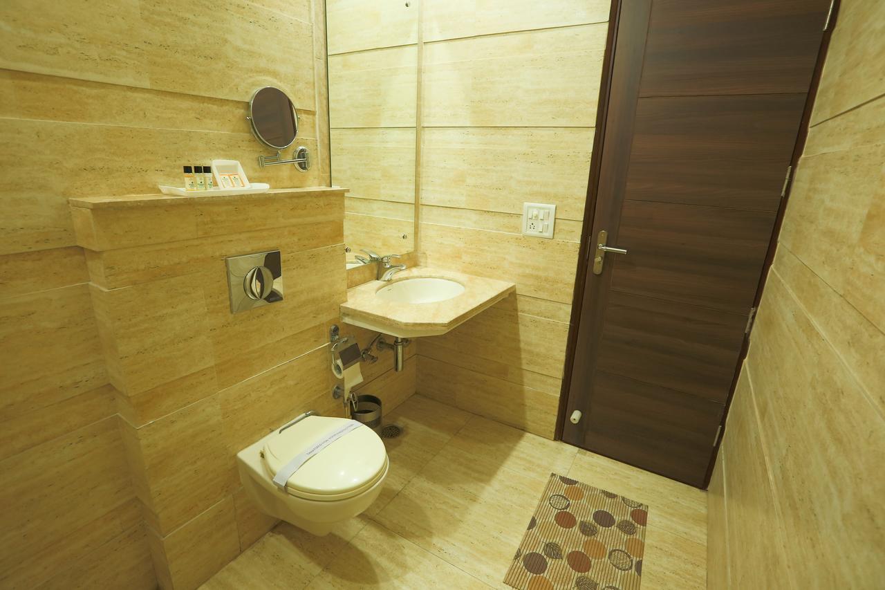 Hotel Whistling Greens Moga Экстерьер фото