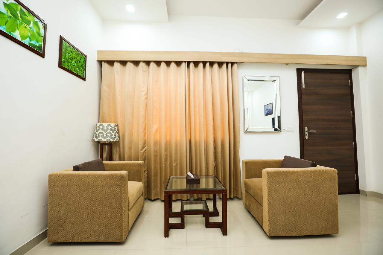 Hotel Whistling Greens Moga Экстерьер фото