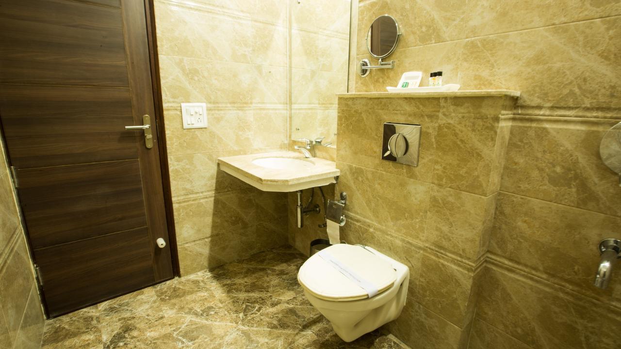 Hotel Whistling Greens Moga Экстерьер фото