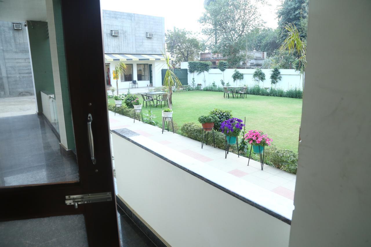 Hotel Whistling Greens Moga Экстерьер фото